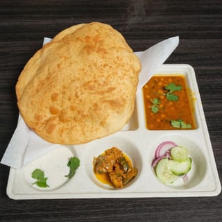 Channa Bhatura W 16oz Channa